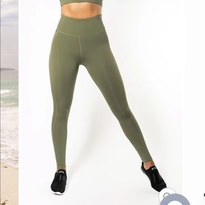 IVL Collective Everyday Sculpt Legging
